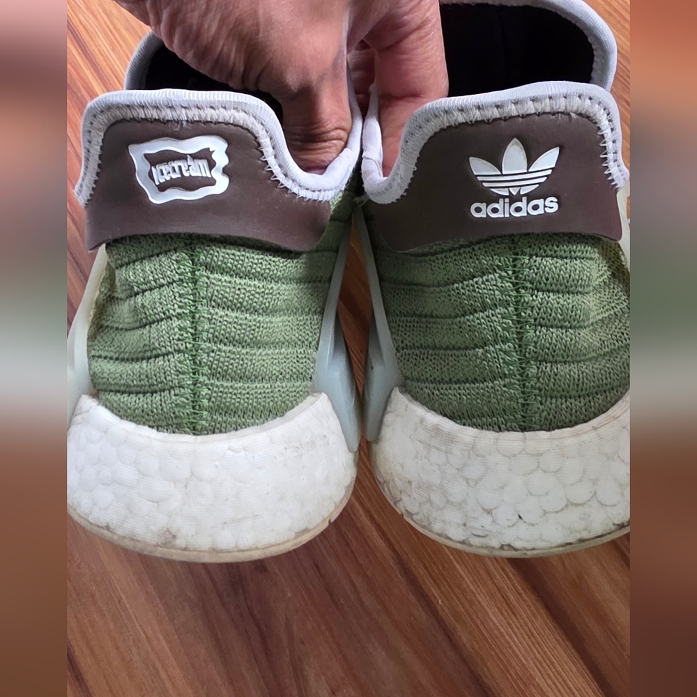 Pharrell X ADIDAS Hu DOG THEME SNEAKERS - Picture 2 of 6